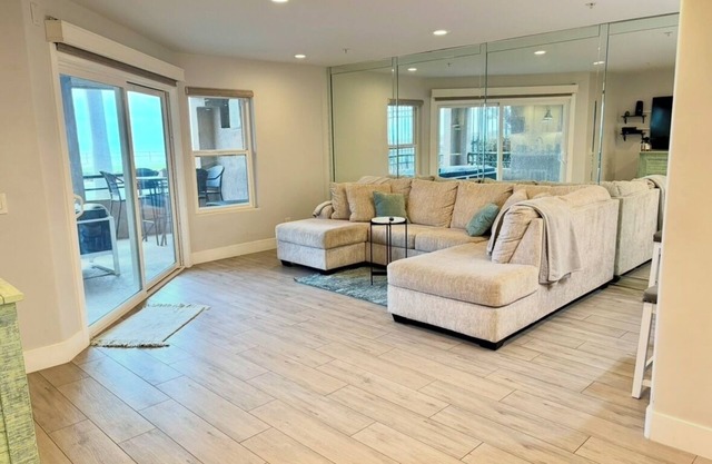 Luxurious, modern, beachfront, condo w/hot tub, pool, BBQ, large private balcony