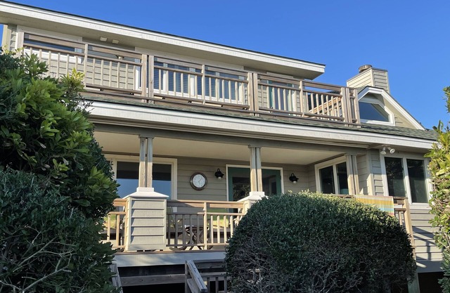 Luxurious Oceanfront, PKS home VERY PRIVATE 4 bedrooms 6 baths, TENNIS and POOLS