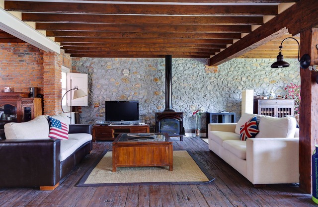 LUXURIOUS PENTHOUSE IN THE CENTER OF LAREDO, 3 minBEYBEACH, MOUNTAIN VIEWS AND FREE PARKING