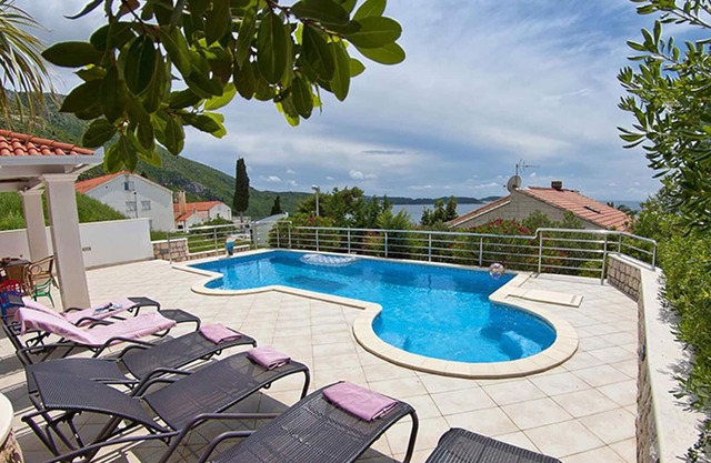 Luxurious Seaview Villa Pool Dubrovnik Plat for 22 people