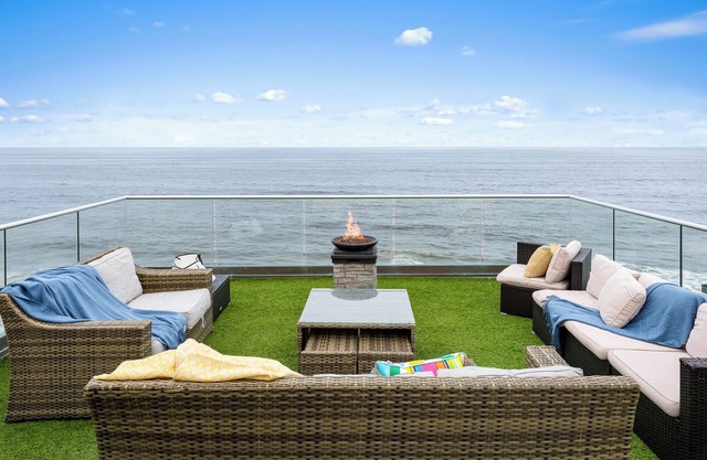 Luxurious Single Family Pet Friendly Oceanfront Home with Two Spas P825-X