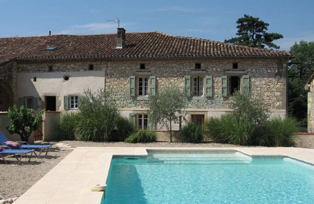 Luxurious Stone Farmhouse nr Albi, Private Pool, huge Park, close Amenities