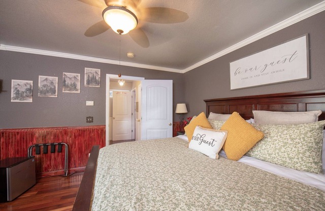 luxurious Suite Loose Goose