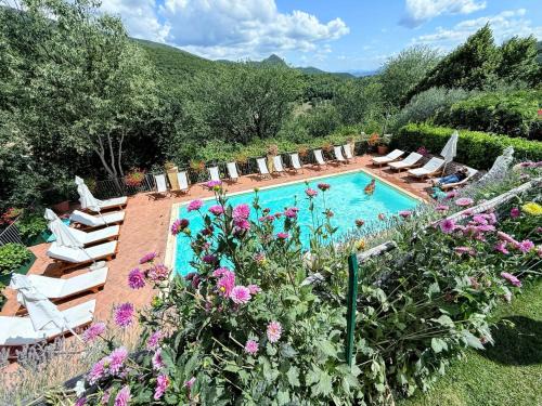 Luxurious Umbrian Retreat for 10 with Private Terrace and Pool