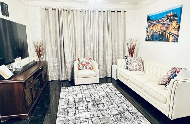 Luxurious Unit near Lenox