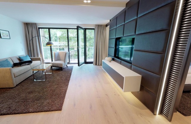 Luxurious vacation apartment with sauna and balcony. Dogs welcome & very close to the beach!