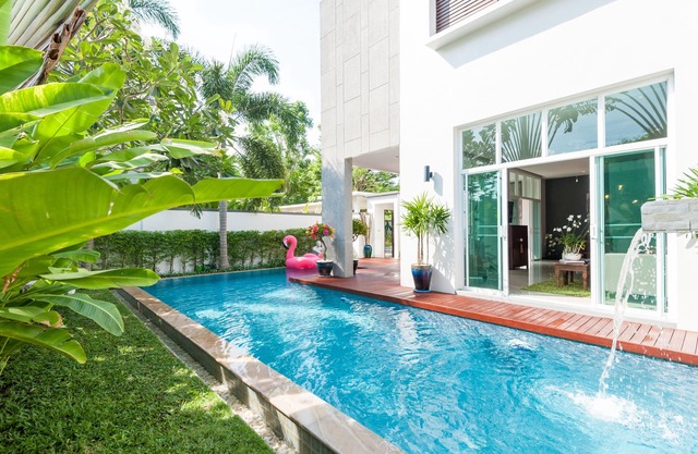 Luxurious Very Private Pool Villa