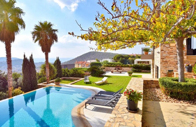 Luxurious Villa Dionysus with a swimming pool and sea view