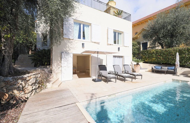 LUXURIOUS VILLA WITH A GREAT SEA VIEW, POOL AND AIR CONDITION