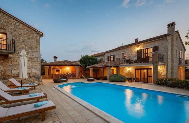 Luxurious villa in Istria with pool for 12 persons, pets welcome