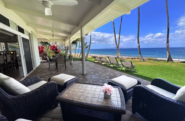 LUXURIOUSLY*OCEANFRONT Beach House with Sweeping 180°Views