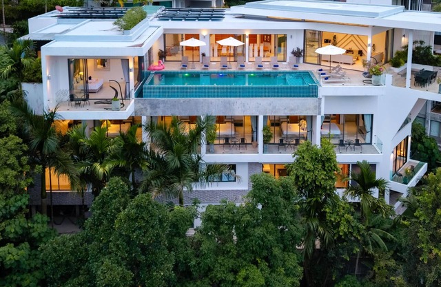 Luxury 12 Bed Villa, Sleep 12-30 pax, Infinity Pool, Private Chef, Bar, Cinema,