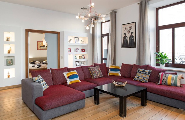 Luxury 1830 square feet Old Town apartment -3 bedrooms, 2 bathrooms, A/C, Wi-Fi