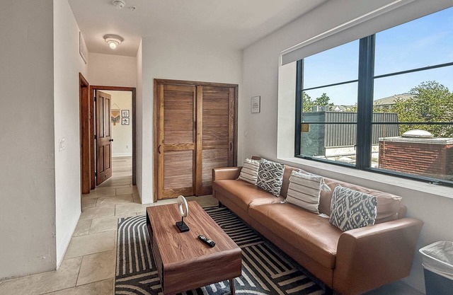 Luxury 1BD | 1 Bed | South St