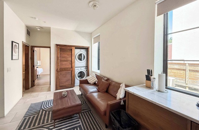 Luxury 1BD | 1 Bed | South St