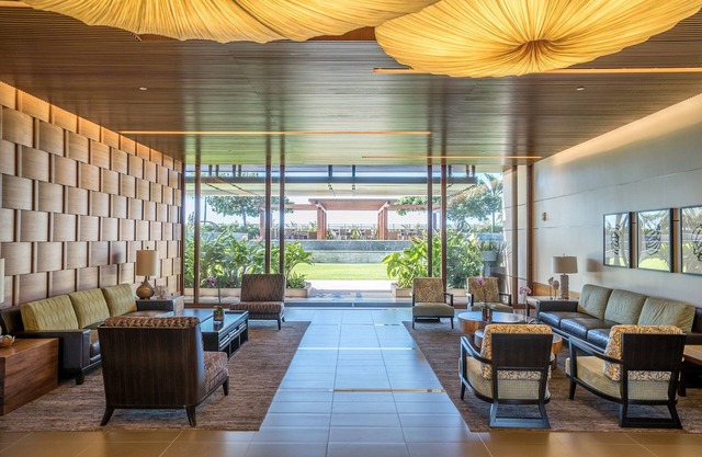 Luxury 1BD in ONE ALA MOANA with Beautiful View and Room with Free Parking!