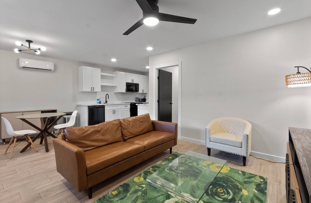 Luxury 1BR Suite in the Heart of Montrose - Minutes from Med Ctr and Downtown