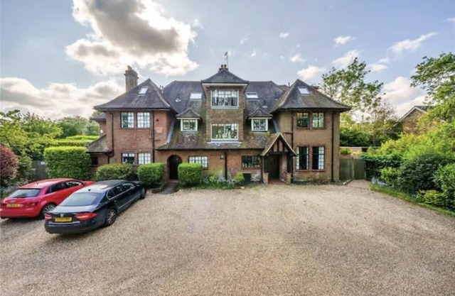 LUXURY 2 bedroom apartment in Chorleywood
