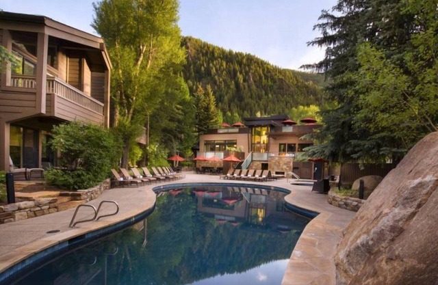 Luxury 2 Bedroom Downtown Aspen Vacation Rental With Access to a Heated Pool, Hot Tubs, Game Room and Spa