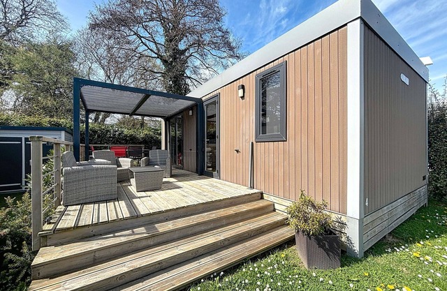 Luxury 2-Bedroom Mobile Home with Heated Pool Near Beach in Jullouville