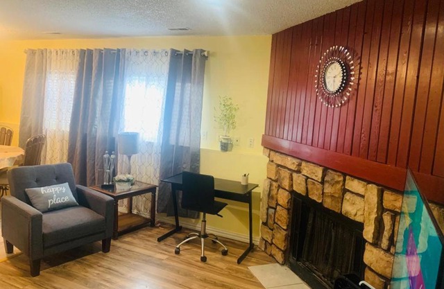 Luxury 2 bedroom rental place with a fireplace