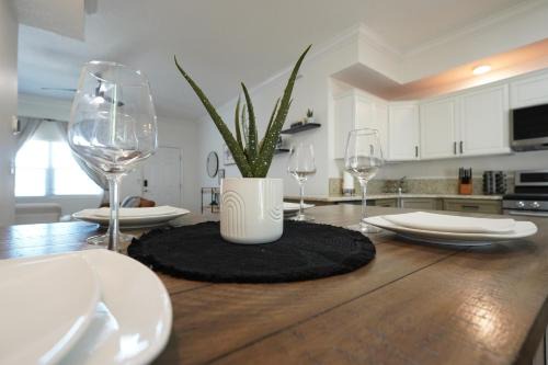Luxury 2BD 2BTH Condo 5