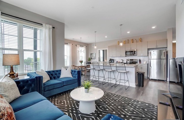 Luxury 2BR 2 Balconies Garage Rooftop Pool