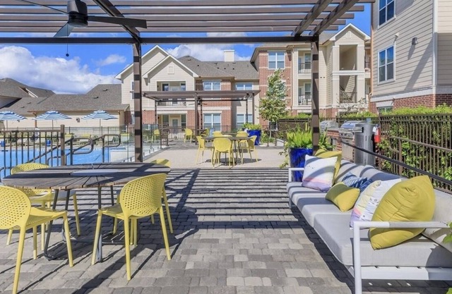 Luxury 2BR/2BA near highway with top amenities