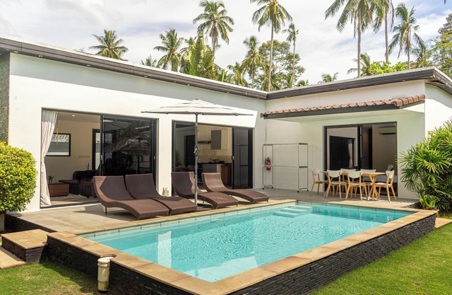 Luxury 3 bedroom Pool/Coconutview villa