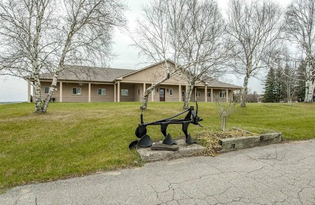 Luxury 3 Bedrooms Guest House In King City