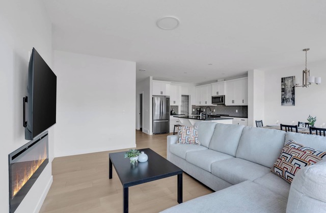 Luxury 3BDR large House-4 mins to Seton Hospital-Parking/Pet Free