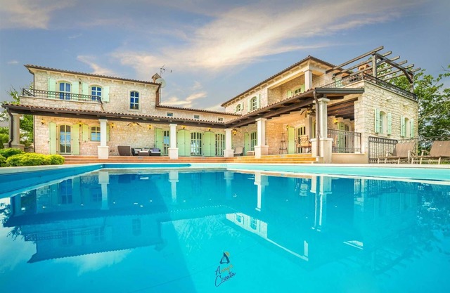 Luxury 4-BR Villa with Pool, Ensuite Sauna, and Stunning Sea & Forest Views