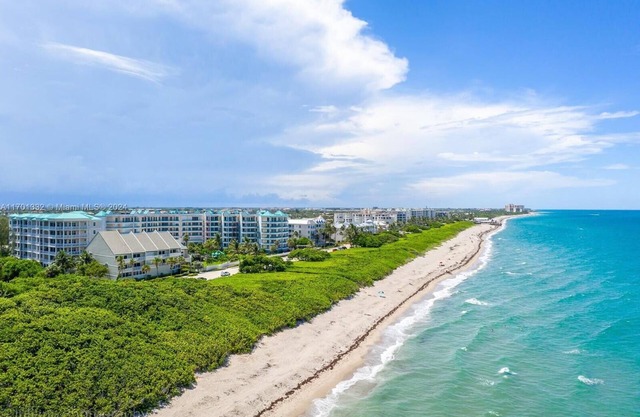 LUXURY 4-Ensuites Beach condo in Jupiter 100 Yards to Ocean!Ocean Views!