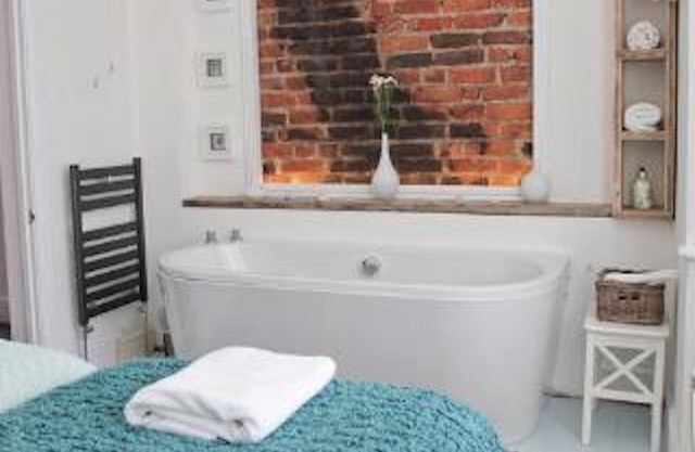 Luxury 5 bed house near to City Centre and Beaches. Sleeps 12, outside courtyard