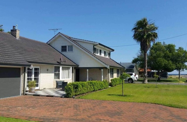 Luxury 5-Bedroom Ocean-View Coastal Escape