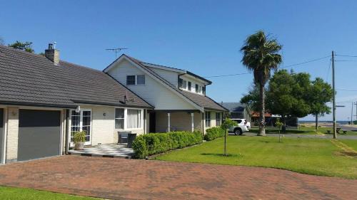 Luxury 5-Bedroom Ocean-View Coastal Escape