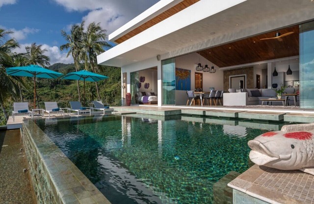 Luxury: 5-Bedroom Villa Aruna with Cinema & Spa, Embrace Spectacular Seaview