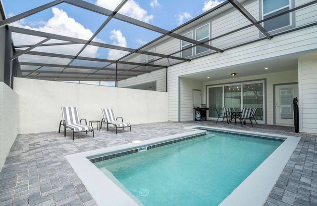 Luxury 5BR Windsor Cay Villa - Pool & Themed Rooms