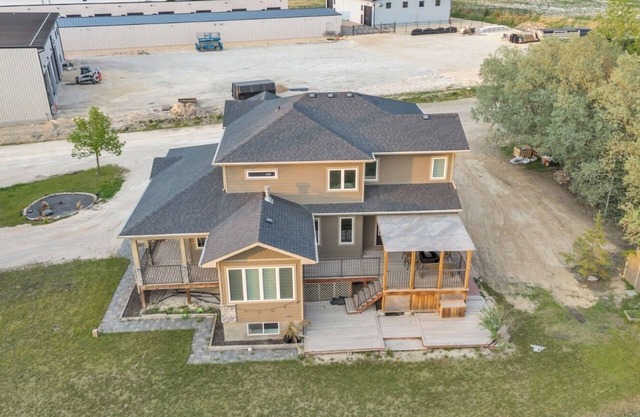 Luxury 6-bedroom house with Long driveway in West Saint Paul