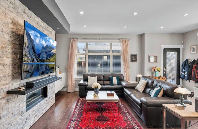 Luxury AC Home in Great Neigbourhood