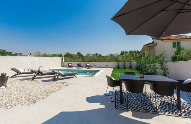 Luxury and comfort four bedrooms Villa Grey Fuskulin near Poreč