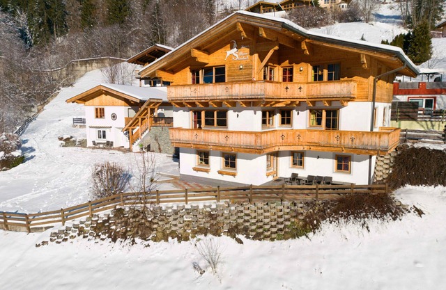 Luxury apartment in Saalbach Hinterglemm near ski lift