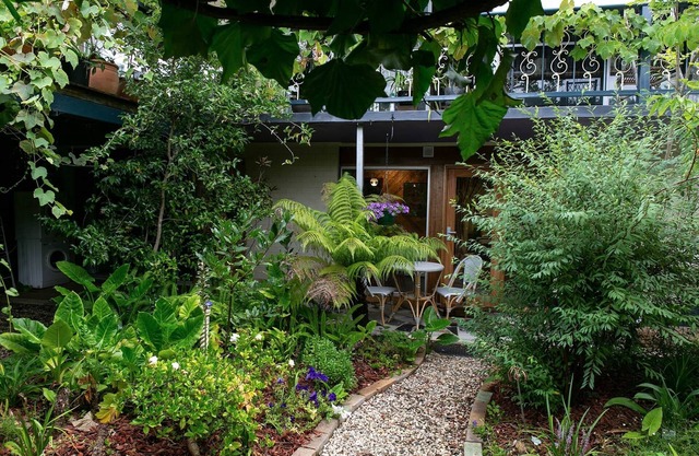 Luxury Apartment-Private Gardens & Mountain Views