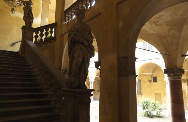 Luxury Apartment In An Ancient Historical Palace In The Heart Of Bologna