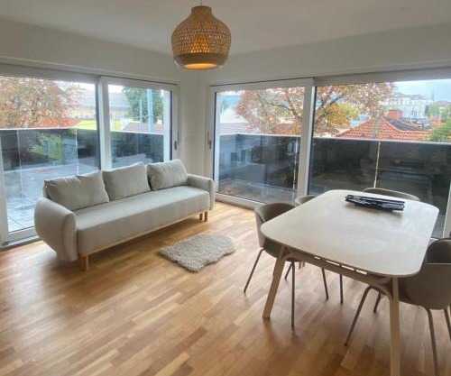 Luxury Apartment with Balcony & Free Parking