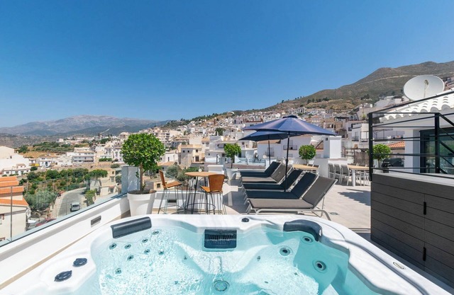 Luxury Apartment with Mountain View, Garden & Wi-Fi