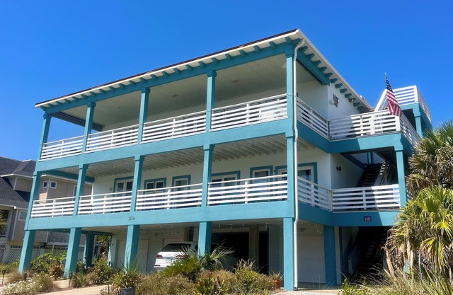 LUXURY at the Beach! 5 Bedrooms & 7 Baths, Pool, Hot tub, Game room.