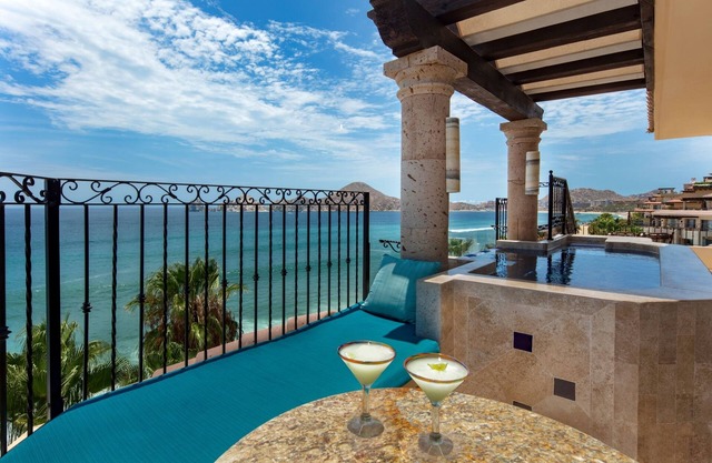 Luxury at Your Fingertips: Spacious Penthouse - Villa La Estancia 1502