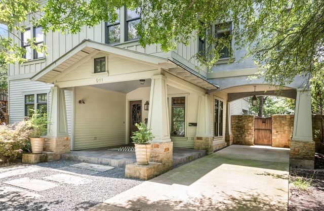 Luxury Austin Villa With All The Amenities & Entertainment for Group Getaways
