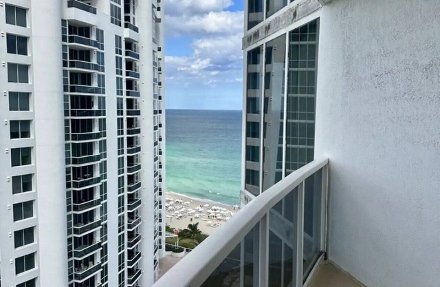 Luxury Beach Resort - Studio w/Partial Ocean View